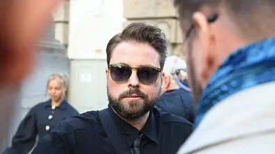 Felix von Jascheroff (43) mit Sonnenbrille - Foto: IMAGO / pictureteam Felix von Jascheroff (43) mit Sonnenbrille - Foto: IMAGO / pictureteam