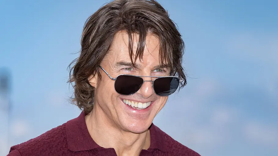 Tom Cruise Tom Cruise mit Sonnenbrille lacht