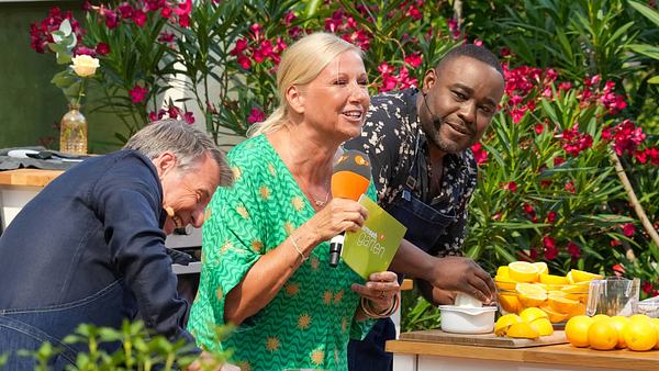 Nelson Müller und Kiwi beim ZDF-Fernsehgarten - Foto: IMAGO / BOBO