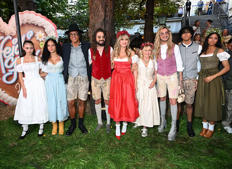 Heidi Klum mit Mann Tom Kaulitz seinem Bruder Bill Kaulitz, Mutter Erna, Tochter Leni, Sohn, Johan, Lou Samuel, Henry Heidi Klum mit Mann Tom Kaulitz seinem Bruder Bill Kaulitz, Mutter Erna, Tochter Leni, Sohn, Johan, Lou Samuel, Henry