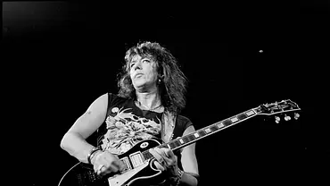 Ace Frehley auf der Bühne. - Foto: IMAGO / MediaPunch Ace Frehley auf der Bühne. - Foto: IMAGO / MediaPunch