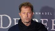 Til Schweiger im schwarzen Pullover bei einer Filmpremiere. - Foto: IMAGO/WENN