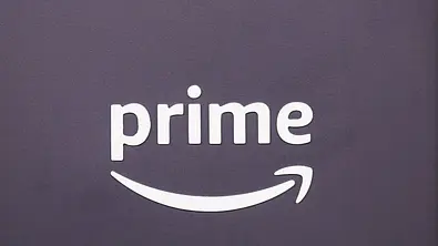 Das Logo von Prime Video auf grauer Wand. - Foto: IMAGO / Image Press Agency