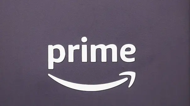Das Logo von Prime Video auf grauer Wand. - Foto: IMAGO / Image Press Agency