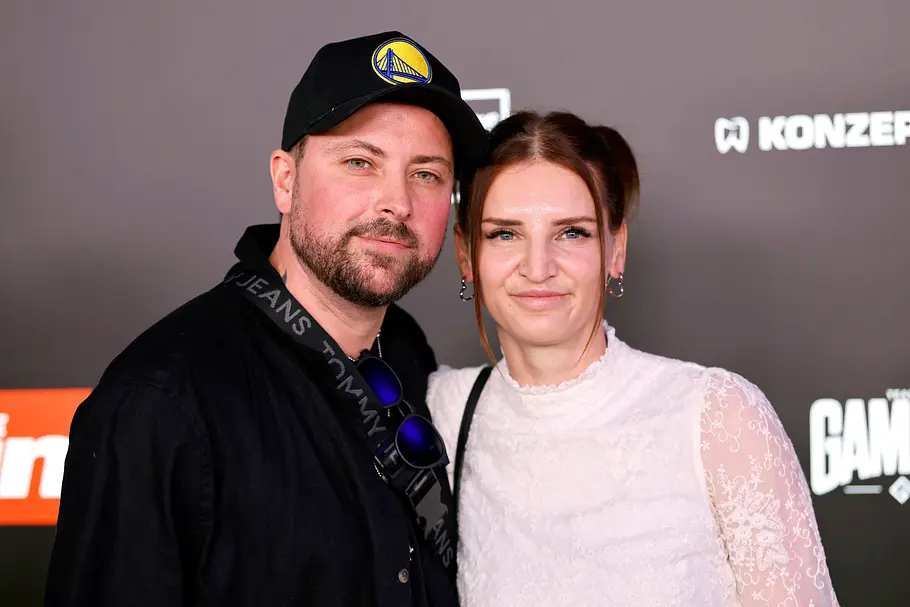 Felix von Jascheroff (GZSZ) und seine Freundin Alexandra Sophie TV-Schauspieler Felix von Jascheroff (GZSZ) und seine Freundin Alexandra Sophie bei Fame Fighting International