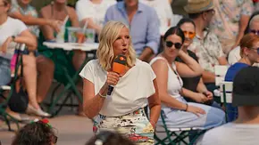 Andrea Kiewel im ZDF-Fernsehgarten - Foto: IMAGO / BOBO Andrea Kiewel im ZDF-Fernsehgarten - Foto: IMAGO / BOBO