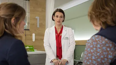 Dr. Maria Weber (Annett Renneberg, mi.) - Foto: MDR/Saxonia Media/Rudolf Wernicke