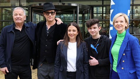 Thomas Rühmann, Thomas Koch, Arzu Bazman, Leonhard Scholz und Andrea Kathrin Loewig beim Fanfest - Foto: IMAGO / Future Image