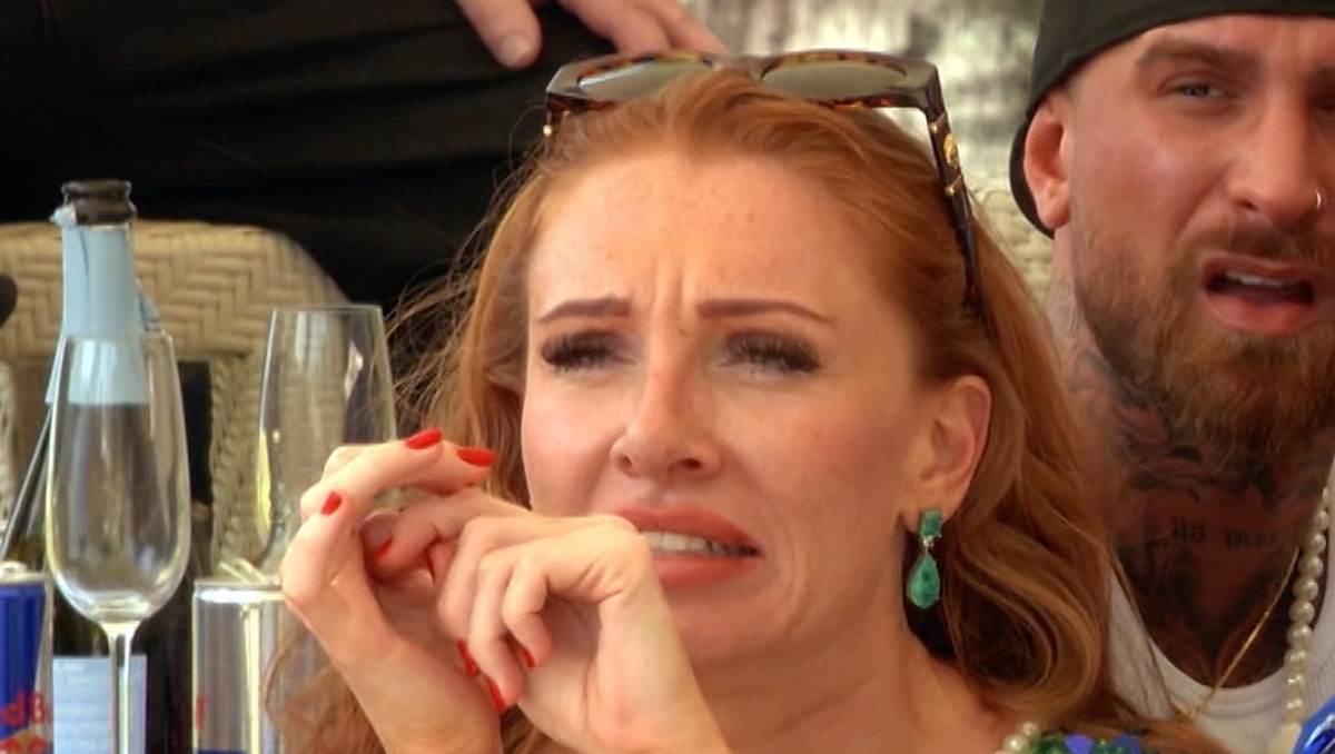 In Folge 3 von Villa der Versuchung flippt Georgina Fleur völlig aus In Folge 3 von Villa der Versuchung flippt Georgina Fleur völlig aus
