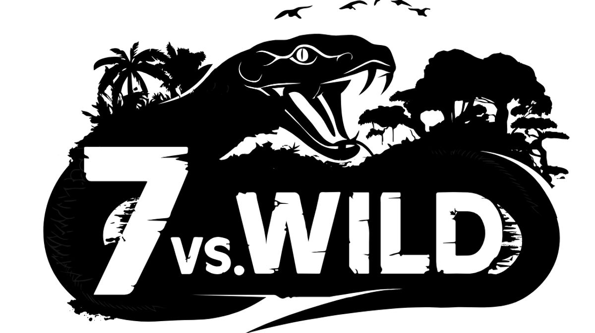 In Staffel 5 von „7 vs. Wild“ geht es in den Amazonas. Das Logo von „7 vs. Wild“ Staffel 5. Der Schriftzug, darum eine schwarze Schlange, Bäume und Vögel.