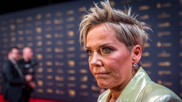 Inka Bause lästert über Bauer sucht Frau: „Höfe, Bauern, Gummistiefel, Dreck, Regen, kalt …“ - Foto: IMAGO / Christian Grube