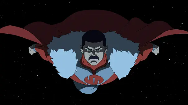 Thragg aus „Invincible“ fliegt mit ernster Miene durch das Weltall und trägt die rote und graue Uniform der Viltrumiten mit weißem Fellkragen. - Foto: Courtesy of Prime
