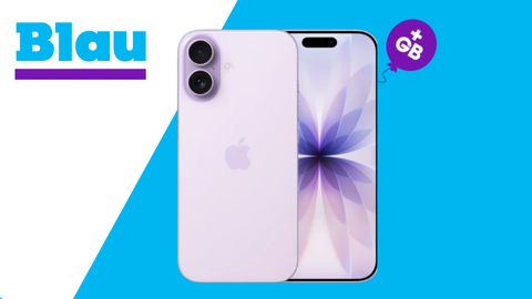 Ein iPhone 17 in der Vorder- und Rückansicht auf hellblauem Hintergrund. - Foto: TVM/PR