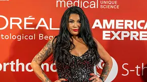 Iris Katzenberger auf dem roten Teppich in einem glitzernden schwarzen Kleid. - Foto: Imago/BREUEL-BILD Iris Katzenberger auf dem roten Teppich in einem glitzernden schwarzen Kleid. - Foto: Imago/BREUEL-BILD