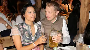 Amira Aly und Oliver Pocher im Jahr 2019 auf dem Oktoberfest. - Foto: IMAGO / Future Image