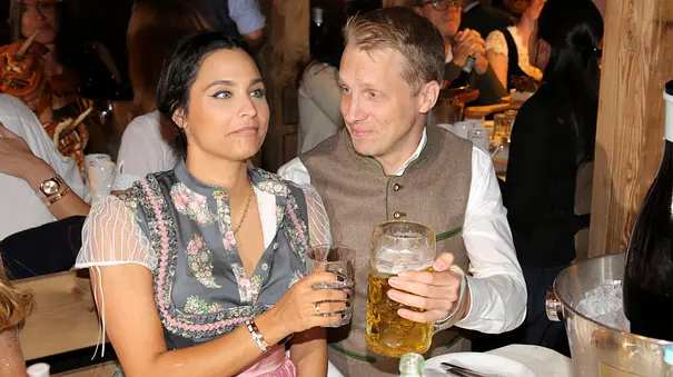 Amira Aly und Oliver Pocher im Jahr 2019 auf dem Oktoberfest. - Foto: IMAGO / Future Image