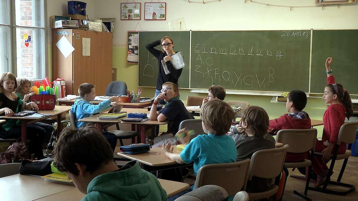 Zwischen den Stühlen Zwischen den Stühlen