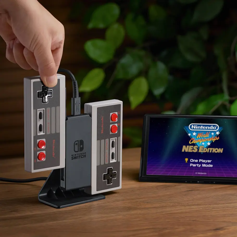 Joy-Con-Ladeaufsteller lädt NES-Controller
