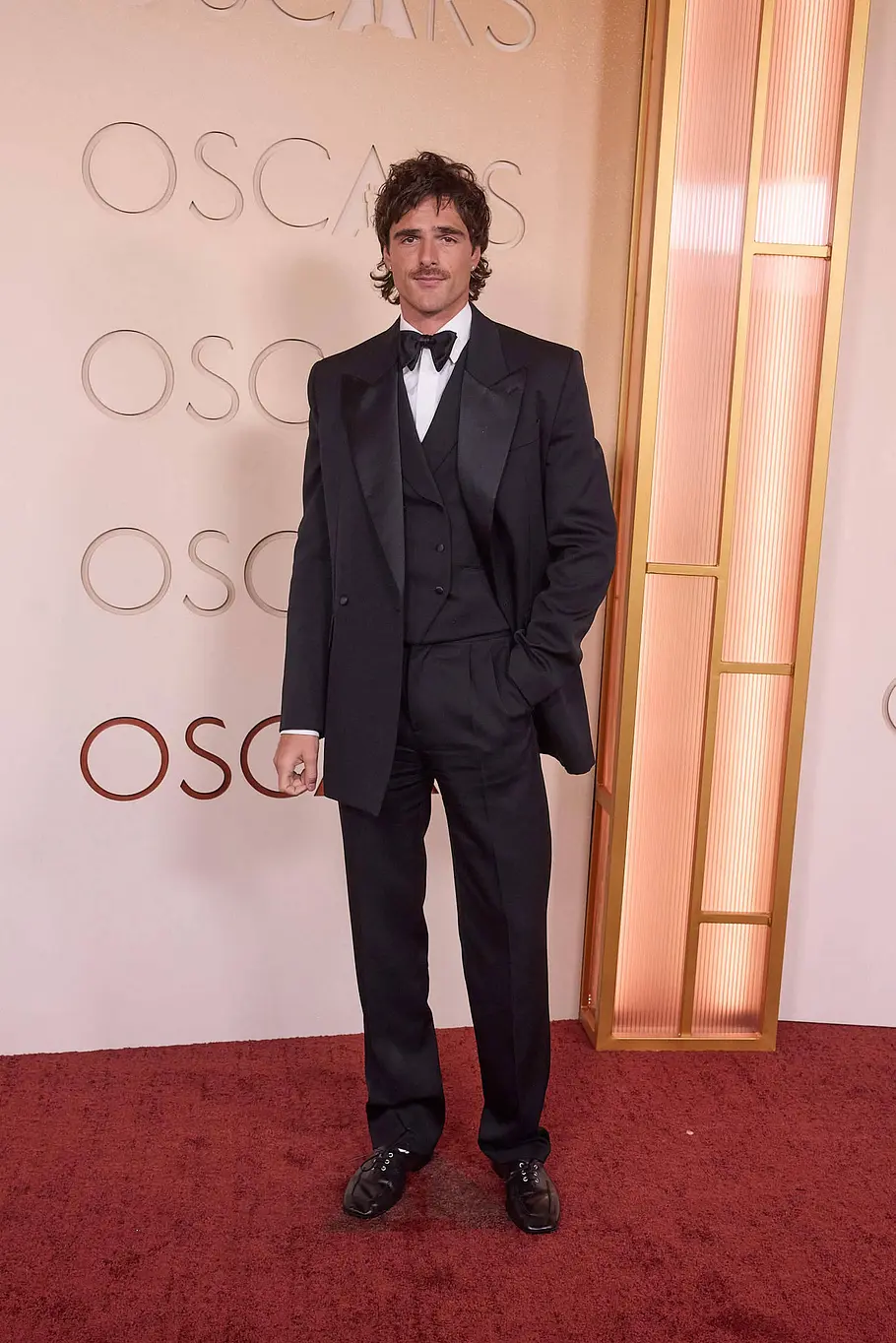 Jacob Elordi im Anzug bei den Oscars 2026