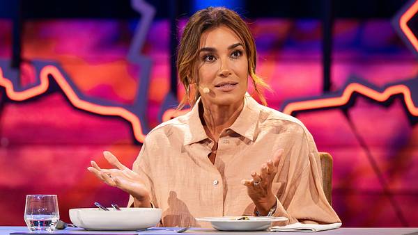 Jana Ina Zarrella bei Grill den Henssler. - Foto: RTL / Markus Hertrich