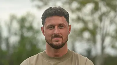 Jannik Kontalis lächelt in die Kamera. - Foto: RTL Jannik Kontalis lächelt in die Kamera. - Foto: RTL