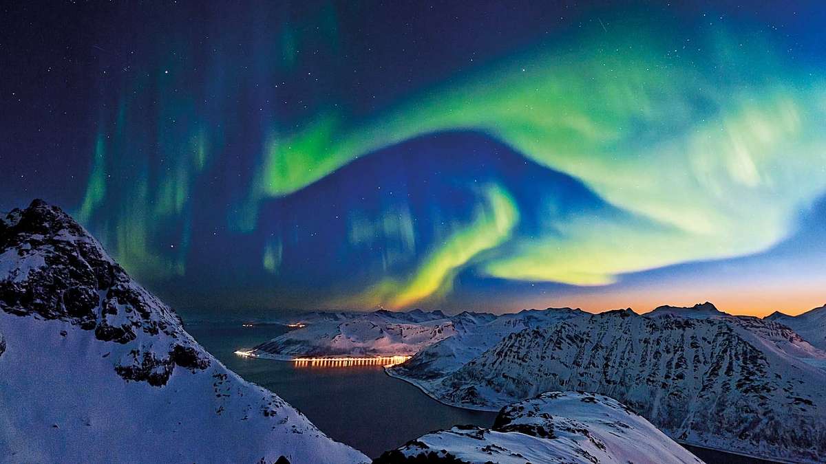 Fjorde, Nordkap und Polarlicht - Norwegens legendäre Hurtigruten Fjorde, Nordkap und Polarlicht - Norwegens legendäre Hurtigruten