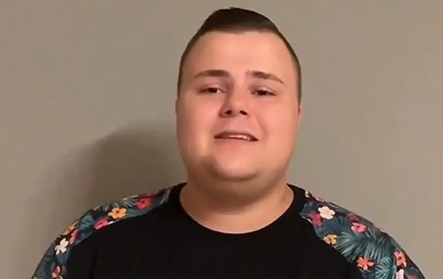 Jeremy Pascal Wollny lächelt in die Kamera. 