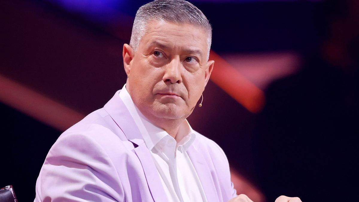 Joachim Llambi hat sich in die Karten schauen lassen. Joachim Llambi hat sich in die Karten schauen lassen.