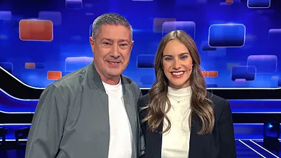 Joachim Llambi (l.) und Helena Llambi (r.) lächeln in die Kamera. - Foto: © ARD/ITV Studios Joachim Llambi (l.) und Helena Llambi (r.) lächeln in die Kamera. - Foto: © ARD/ITV Studios
