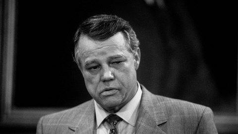 Jon Don Baker guckt traurig in die Ferne - Foto:  IMAGO / Cinema Publishers Collection