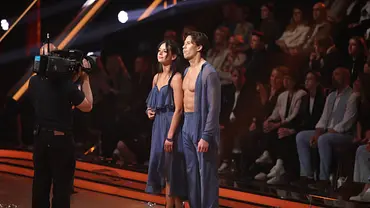 Joel Mattli und Malika Dzumaev in der neunten Live-Show der 19. Staffel der RTL-Tanzshow Lets Dance - Foto: IMAGO / Matthias Wehnert
