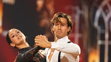 Joel Mattli und Malika Dzumaev inszenieren im Lets Dance-Halbfinale vor ihrem heißen Tango einen heftigen Streit. - Foto: RTL / Stefan Gregorowius Joel Mattli und Malika Dzumaev inszenieren im Lets Dance-Halbfinale vor ihrem heißen Tango einen heftigen Streit. - Foto: RTL / Stefan Gregorowius