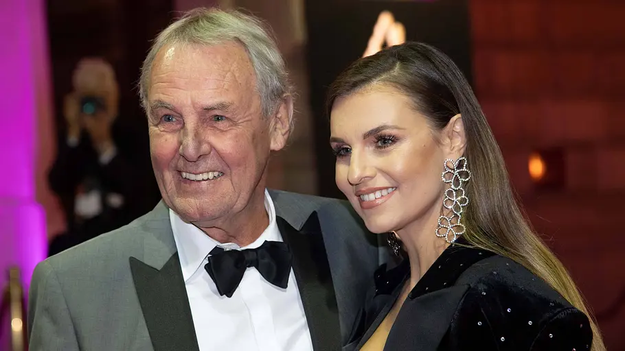 Jörg und Laura Wontorra beim Deutschen Sportpresseball in Frankfurt Sportmoderator Jörg Wontorra und seine Tochter Laura Wontorra posieren gemeinsam auf dem roten Teppich beim Deutschen Sportpresseball