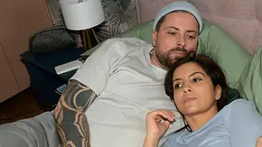 John (Felix von Jascheroff) und Laura (Chryssanthi Kavazi) bei GZSZ nach ihrer Freilassung - Foto: RTL / Rolf Baumgartner John (Felix von Jascheroff) und Laura (Chryssanthi Kavazi) bei GZSZ nach ihrer Freilassung - Foto: RTL / Rolf Baumgartner