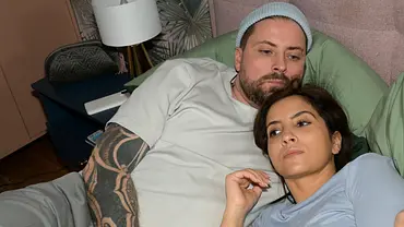 John (Felix von Jascheroff) und Laura (Chryssanthi Kavazi) bei GZSZ nach ihrer Freilassung - Foto: RTL / Rolf Baumgartner John (Felix von Jascheroff) und Laura (Chryssanthi Kavazi) bei GZSZ nach ihrer Freilassung - Foto: RTL / Rolf Baumgartner