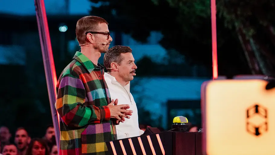 Joko und Klaas. Joko & Klaas in der letzten Folge von Ein sehr gutes Quiz am Ratepult.