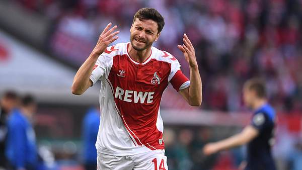 Exfußballer Jonas Hector wirkt bei einem Spiel für den 1. FC Köln im Jahr 2023 sehr aufgebracht. - Foto:  IMAGO / Revierfoto