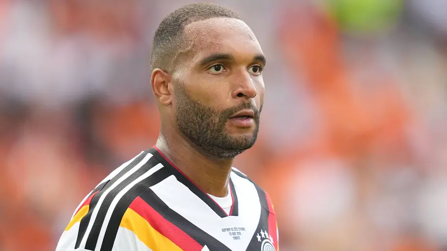 Jonathan Tah überzeugt bei der WM 2026 als Abwehrchef. Jonathan Tah im DFB-Dress bei der WM 2026.