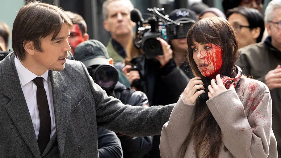 Josh Hartnett und Dakota Johnson am Filmset von „Verity“.