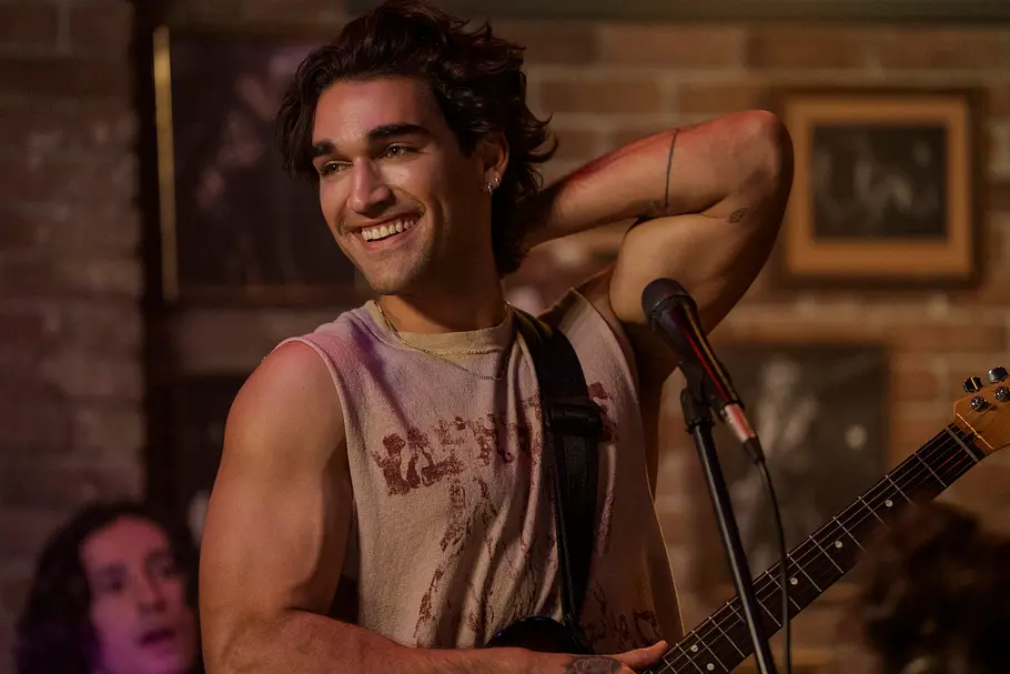 Josh Heuston als Justin in der Serie „Off Campus“