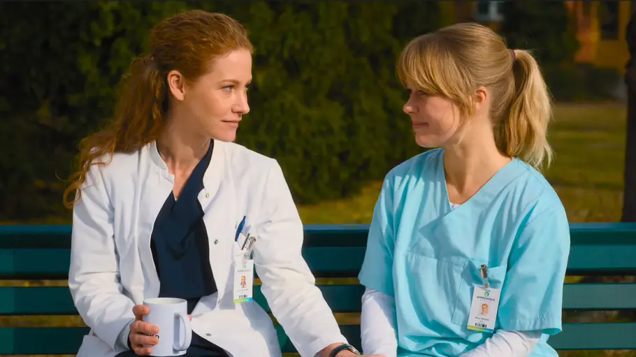 Spreewaldklinik Staffel 2 Ein Szenenbild aus Staffel 2 von Die Spreewaldklinik