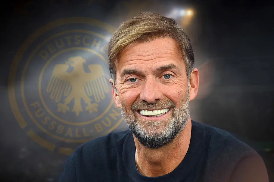 Jürgen Klopp DFB Jürgen Klopp vor einem Logo des DFB