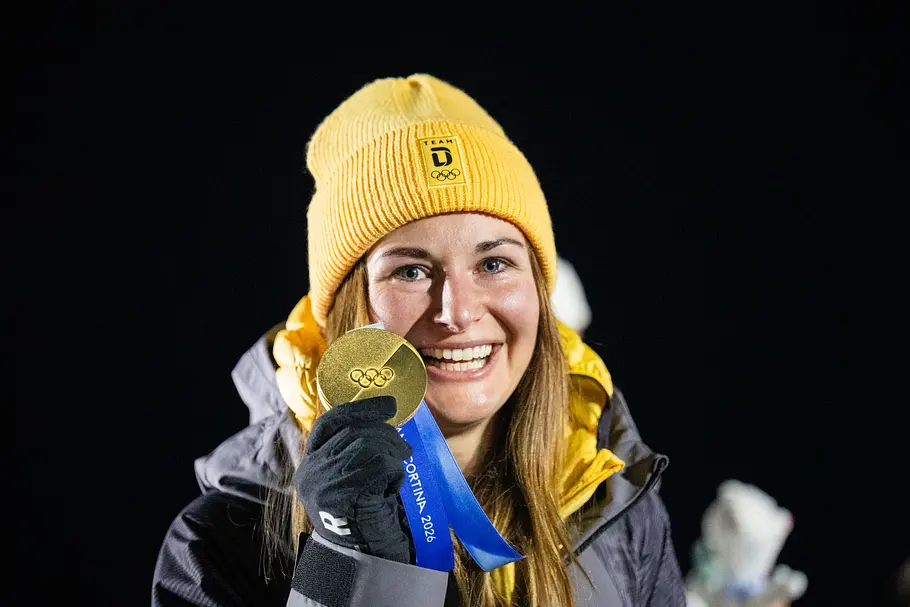 Riesenjubel bei Julia Taubitz 1 (Deutschland) nach dem Gewinn der Goldmedaille. 