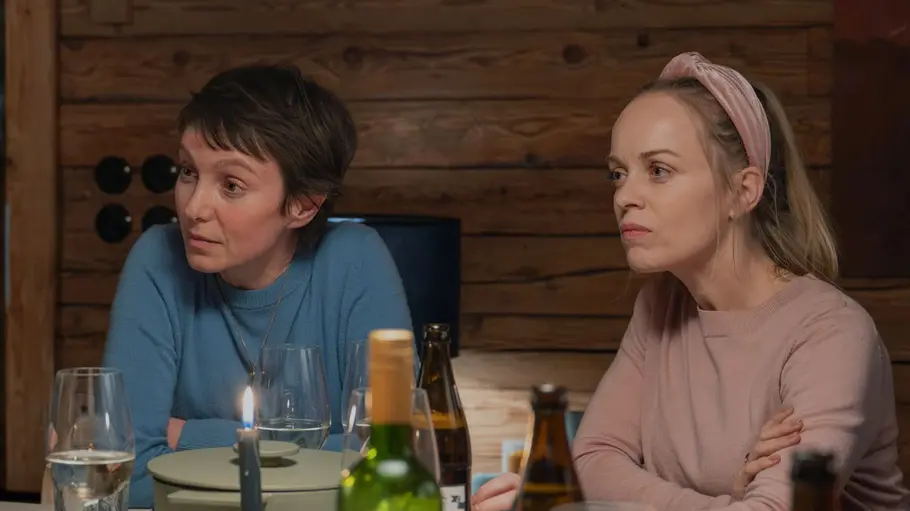 Juliane (Julia Koschitz, links) und Paula (Friederike Kempter) in „Nix ist fix“. Juliane (Julia Koschitz, links) und Paula (Friederike Kempter) in „Nix ist fix“.