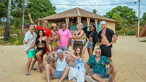 Die Teilnehmer der 6. Staffel von „Kampf der Realitystars 2025 posieren am Strand - doch bald fliegt der erste raus! - Foto: RTLZWEI