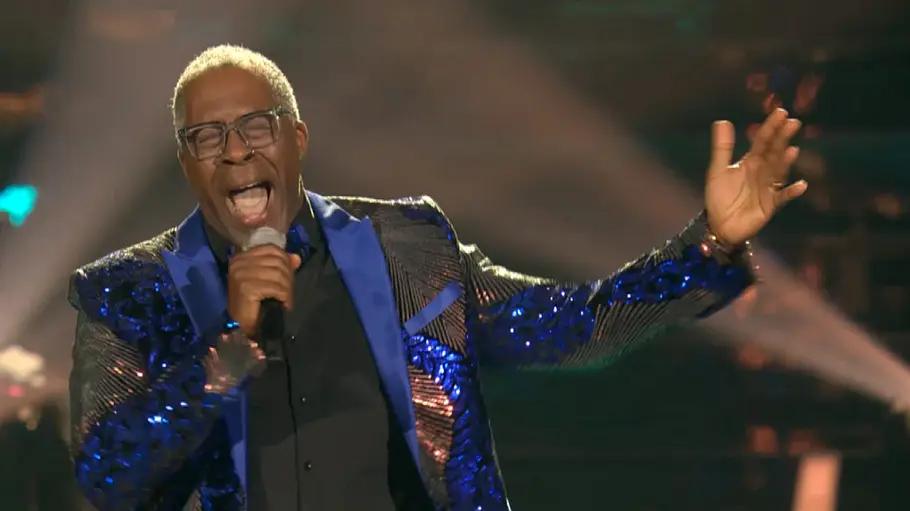Karl Frierson II. Teamfights The Voice of Germany Kandidat Karl Frierson II. peformt in Glitzersacko in den Teamfights von The Voice of Germany
