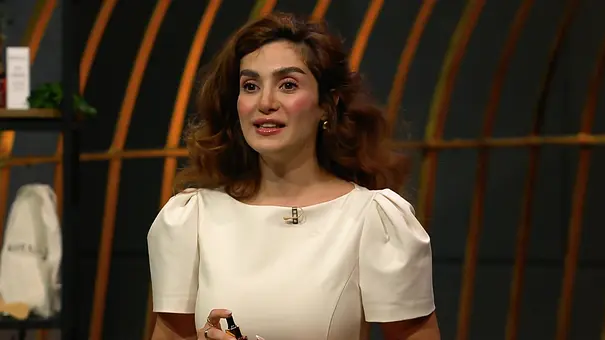 Gründerin Kaschma Bakhtiar bei ihrem Pitch. - Foto: RTL