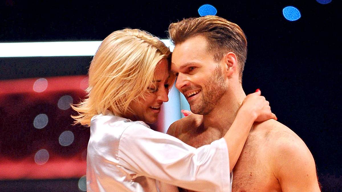 Beziehung zwischen Kathrin Menzinger und Vadim Garbuzov Kathrin Menzinger und Vadim Garbuzov, hier oberkörperfrei, schmiegen ihre Köpfe aneinander. Sie waren einst ein Paar.