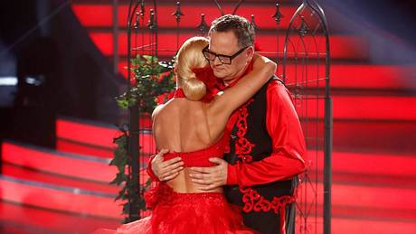Ulli Potofski und Kathrin Menzinger bei „Let s Dance“ am 15.04.2016 in Köln in Show 5 der 9. Staffel. - Foto:  IMAGO / APress