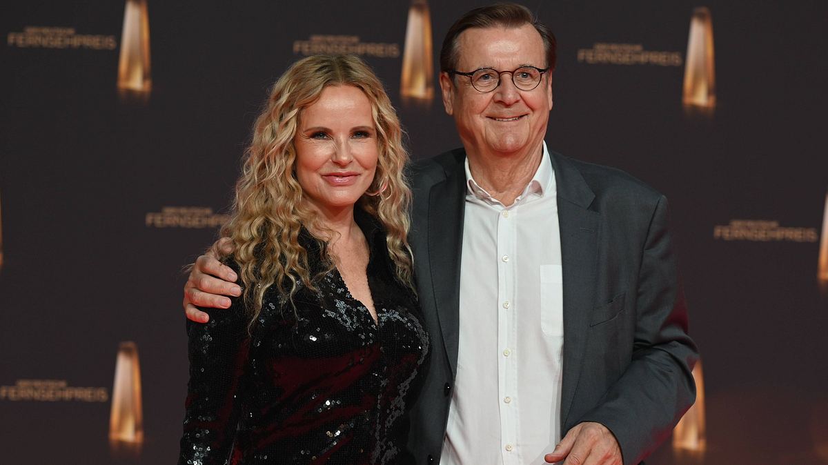 Moderatorin Katja Burkard und ihr Mann Hans Mahr kommen zur Gala und Verleihung des Deutschen Fernsehpreis in Köl